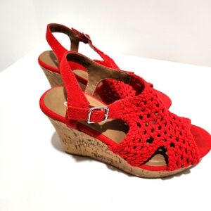 SO Red lattice sandles